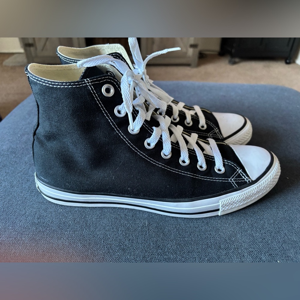 Converse Chuck Taylor’s Black Men’s US 9 / Women 11